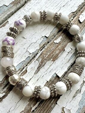 Handcrafted White Howlite Beaded Stretch Bracelet with Silver Accents